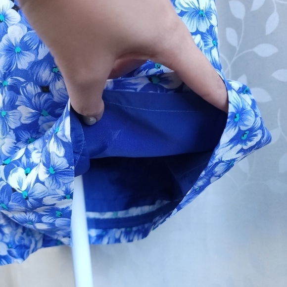 Vintage 100% Silk Floral Print Flowy Long Shorts With Pockets Talbots Blue 6 P - Picture 6 of 15